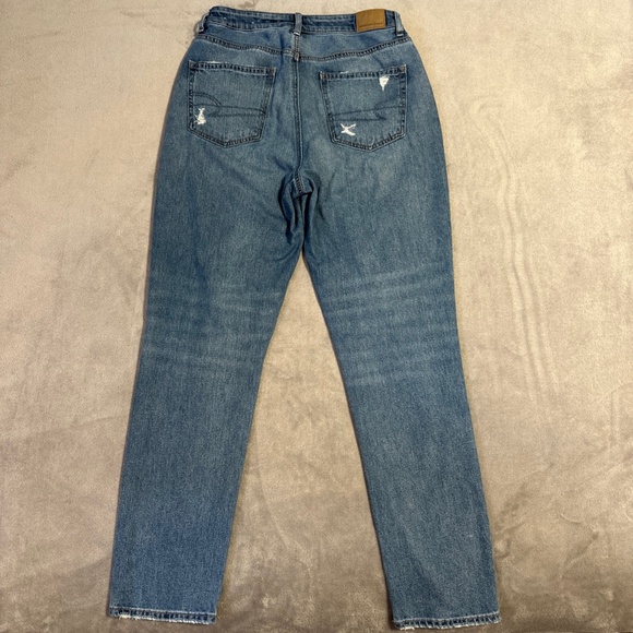 American Eagle Women’s Mom Jeans 6 Long Blue Distressed Straight - Picture 8 of 9
